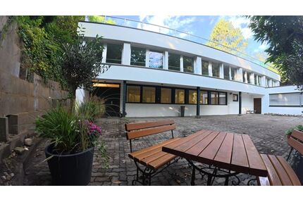 Außergewöhnliche Fläche am Fuß der Schwarzen Berge - komplett saniert, Erstbezug - Rosengarten