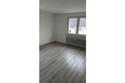 3-Zimmer-Wohnung mit hellem Laminatboden in Detmold-Georgstraße