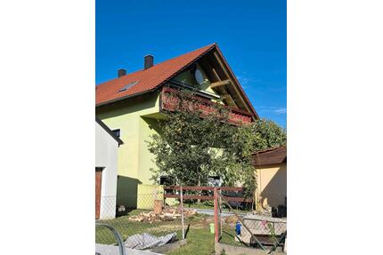 Riesige Haushhälfte mit 11 Zimmer, 280m2 in Pyrbaum zu vermieten