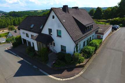 Haus zum Kaufen in Leun 285.000,00 € 215 m²