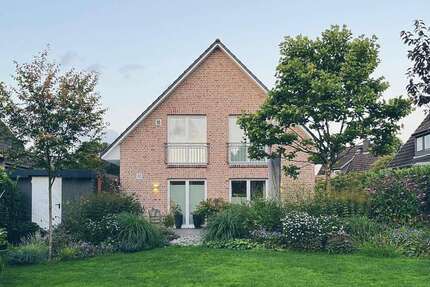 Haus zum Kaufen in Ahrensburg 879.000,00 € 153 m²