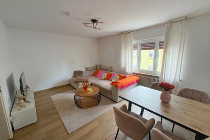 Zentrumsnah: 2 Zimmer Wohnung mit Balkon, Einbauküche +Stellplatz - Weiden in der Oberpfalz
