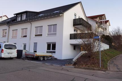 Exklusive 4-Zimmer-Wohnung mit EBK, Balkon, Terasse und Garage - Großbettlingen