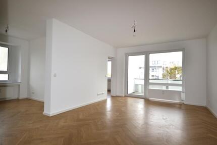 Großhadern- kernsanierte 2 Zimmer Wohnung mit Balkon - München