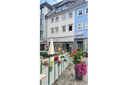Geräumige 3-Zimmer-Wohnung am Marktplatz – WG möglich, bezugsfrei - Oberndorf am Neckar