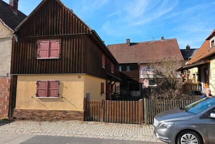 Zwei kleine Häuser mit Nebengebäude. - Nordheim vor der Rhön