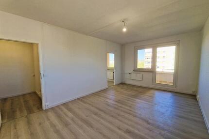 Renovierte 2-Zimmer-Wohnung mit Balkon und Badewanne + 500,-€ Einzugsgutschein - Zerbst (Anhalt)