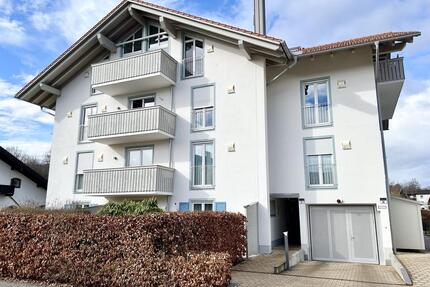 top ausgestattete 2,5-Zimmer-Erdgeschosswohnung mit traumhaft großem Garten - Bad Tölz