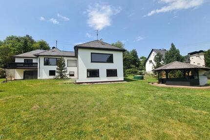 Großzügiges Familienanwesen in ruhiger Lage, Provisionsfrei! - Idar-Oberstein