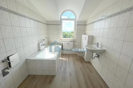 Modernisierte Zentrale 4-Zimmer-Wohnung mit traumhaftem Seeblick - Schwerin