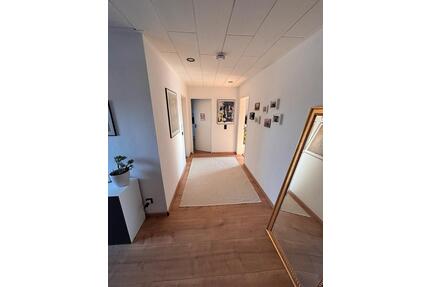 helle 2 Zimmer Dachgeschosswohnung mit Balkon - Lehre