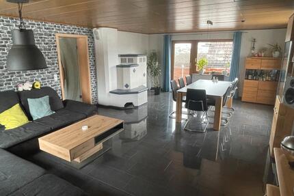 Erdgeschosswohnung mit Südbalkon, Carport und Kellerraum - Hüttlingen