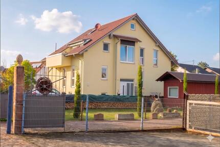 Hochwertiges Zweifamilienhaus mit möglichem Ausbaupotenzial - Hanhofen
