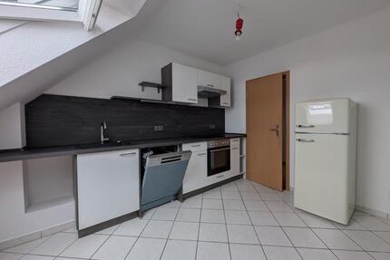 Modernisierte 3-Raum DG-Wohnung mit Einbauküche - Chemnitz Kapellenberg