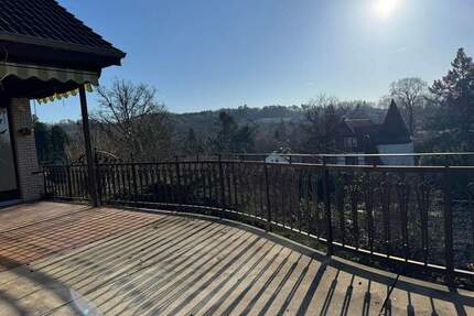 *Ansprechendes 3-Fam.-Haus mit schöner Aussicht und Doppelgarage in beliebter Lage* - Osterode am Harz
