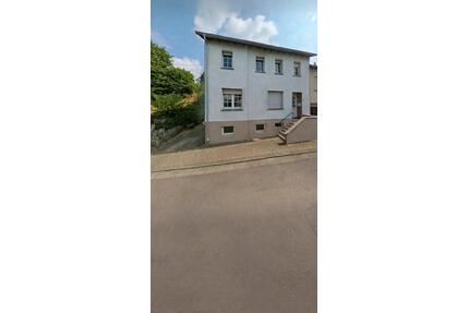 Zweifamilienhaus - 1.750,00&nbsp;EUR Kaltmiete, ca.&nbsp; 220,00&nbsp;m&sup2; in Marpingen (PLZ: 66646)