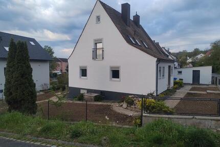 Einfamilienhaus zu vermieten - 1.100,00&nbsp;EUR Kaltmiete, ca.&nbsp; 120,00&nbsp;m&sup2; in Dettelbach (PLZ: 97337)