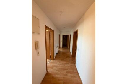 2,5 Zimmer DG-Wohnung mit Stellplatz - Meiningen