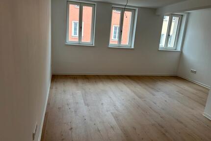 Obergeschoss - 950,00&nbsp;EUR Kaltmiete, ca.&nbsp; 82,00&nbsp;m&sup2; in Weißenburg in Bayern (PLZ: 91781)