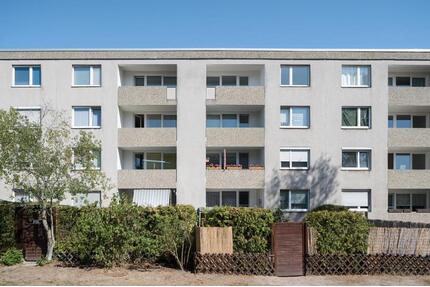 Helle 3-Zimmer-Etagenwohnung mit Laminat und Balkon in Wolfsburg