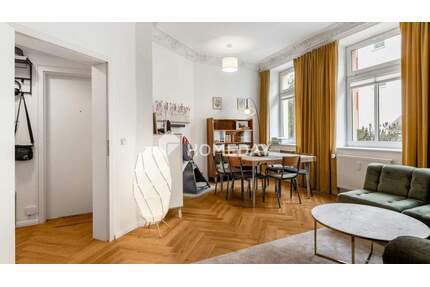 Urbaner Chic in Rostock: Möblierte 2-Zimmer-Perle mit Deckenstuck & exklusivem Flair