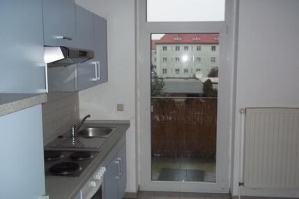 sanierte 2 Zimmer Whg mit Einbauküche und Balkon - Klötze