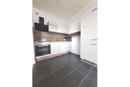 Wohnung zum Mieten in Halle 336,00 € 54.95 m²