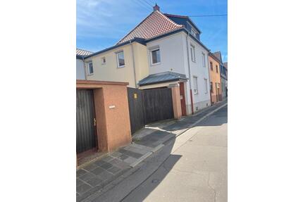 2 Zimmerwohnung in Lu-Oppau - 700,00&nbsp;EUR Kaltmiete, ca.&nbsp; 70,00&nbsp;m&sup2; in Lingenfeld (PLZ: 67360)