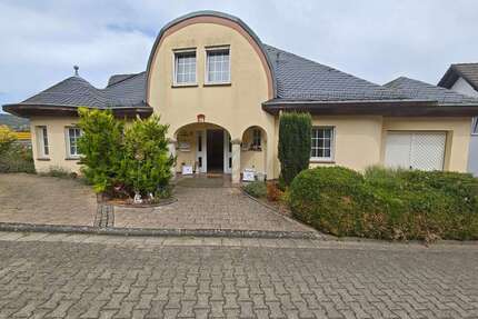 Haus zum Kaufen in Niederheimbach 550.000,00 € 280 m²