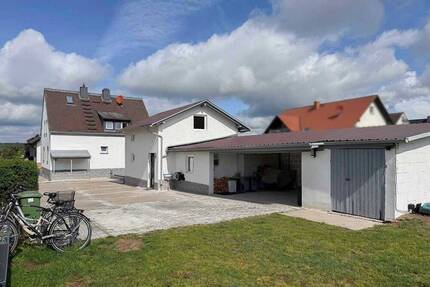 Attraktives Wohnpaket: Saniertes Zweifamilienhaus + Nebengebäude als eigene Einheit in Staffelbach - Oberhaid
