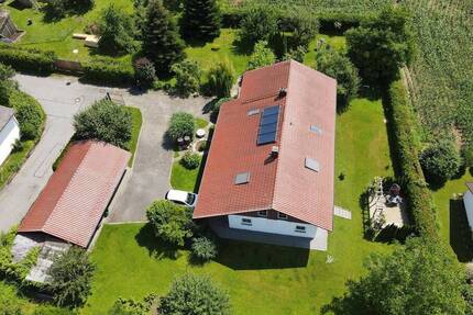 Wunderschönes großzügiges Einfamilienhaus mit Einliegerwohnung und idyllischem Garten in ruhiger Lage - Hofkirchen Oberschöllnach