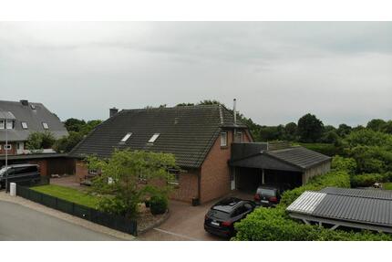 Gepflegtes Einfamilienhaus mit Einliegerwohnung u. Doppelcarport - Hohenwestedt