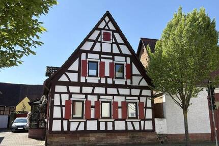 Großzügiges Haus mit Apartment, Scheune & möglichem Bauplatz - Harthausen