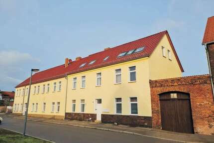Haus zum Kaufen in Bitterfeld 1.050.000,00 € 1000 m²
