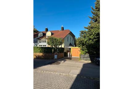 Gepflegte Doppelhaushälfte in Ingolstadt-Hollerstauden mit Garage