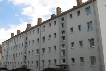 Familienfreundliche 4-Raum Wohnung mit Balkon in attraktiver Lage von Naumburg - Taborer Straße 19 - Naumburg (Saale)