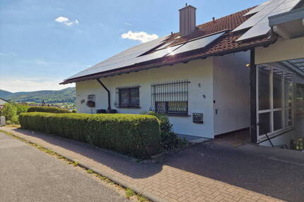 Einfamilienhaus mit Einliegerwohnung im Untergeschoss und Doppelgarage - Weilbach