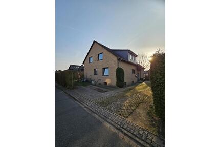 Essinghausen, 2-Zimmer-Wohnung, Küche, Bad und Balkon im 1. Stock - Peine