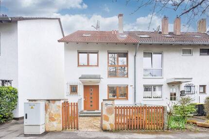 Stilvoll modernisiertes Reihenendhaus mit großzügigem Raumangebot und zeitgemäßer Ausstattung - Unterschleißheim