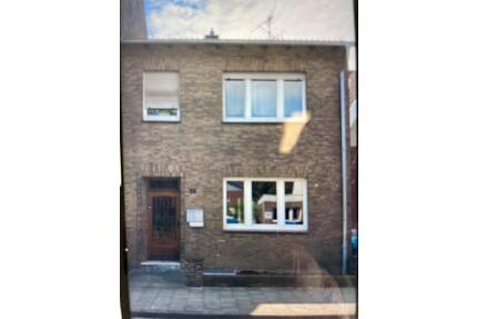 Wohnhaus, 2 Parteien - 170.000,00&nbsp;EUR Kaufpreis, ca.&nbsp; 110,00&nbsp;m&sup2; in Kevelaer (PLZ: 47623)