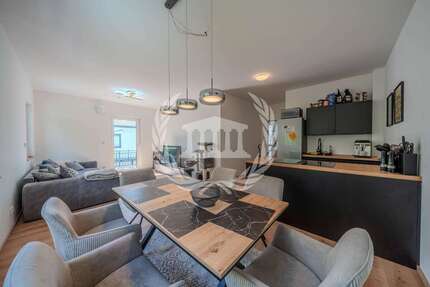 Wohnung zum Kaufen in Kirchroth 325.000,00 € 86 m²