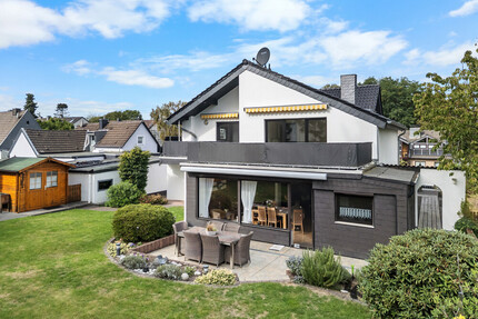 Kohlscheid – Einziehen & wohlfühlen! Modernisiertes Zweifamilienhaus auf 901 m² Traumgrundstück - Herzogenrath / Kohlscheid Herzogenrath-Kohlscheid