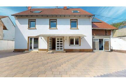 ~~ WOHNHAUS IN RUHIGER LAGE MIT GARTEN, CARPORT UND AUSBAURESERVE ~~ - Waldhambach