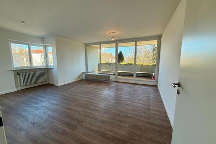 traumhafte 2 Zimmer Wohnung MÖGLICHKEIT FÜR 3 ZIMMER UMBAU!!!!!! - Ottobrunn