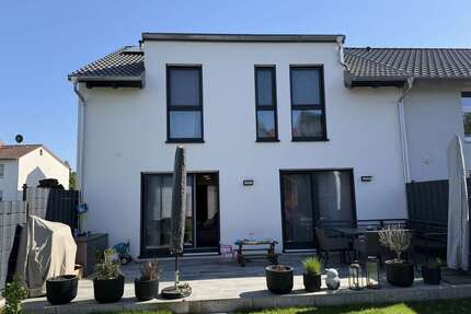 Haus zum Mieten in Roßdorf 1.950,00 € 147 m²