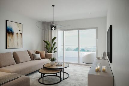 Lichtdurchflutete Vier-Zimmerwohnung im 1. Obergeschoss mit Balkon und Einbauküche - Neuberg