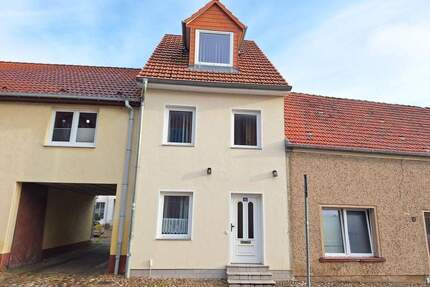 Kompaktes Stadthaus in Gützkow - 98.000,00&nbsp;EUR Kaufpreis, ca.&nbsp; 68,60&nbsp;m&sup2;&nbsp;Wohnfl&auml;che in Gützkow (PLZ: 17506)