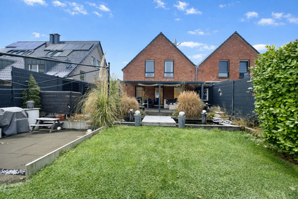 Einziehen und wohlfühlen: Moderne Doppelhaushälfte in Oberhausen - Schmachtendorf.