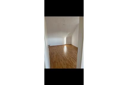 3-Zimmer -Wohnung, 80 m2, Balkon, garten und Stellplatz - Homburg