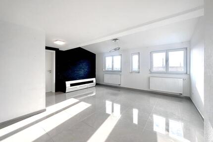 Helle 4-Zimmer-Wohnung mit Einbauküche und PKW-Stellplatz - Winnenden